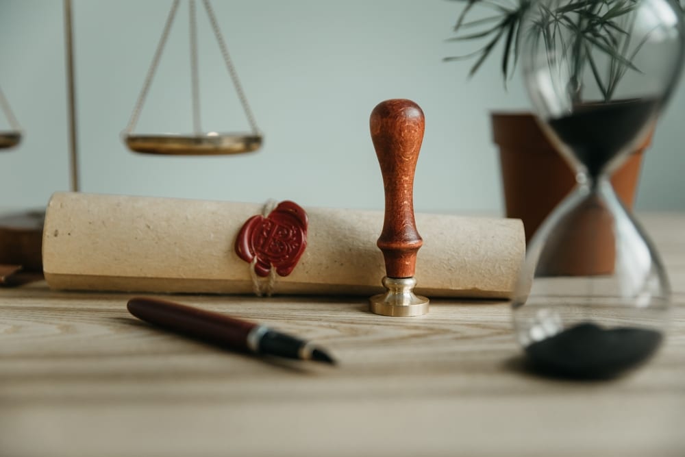 ManNotaryStampingAgreementCompanySecretaryOfficialDocumentValidity